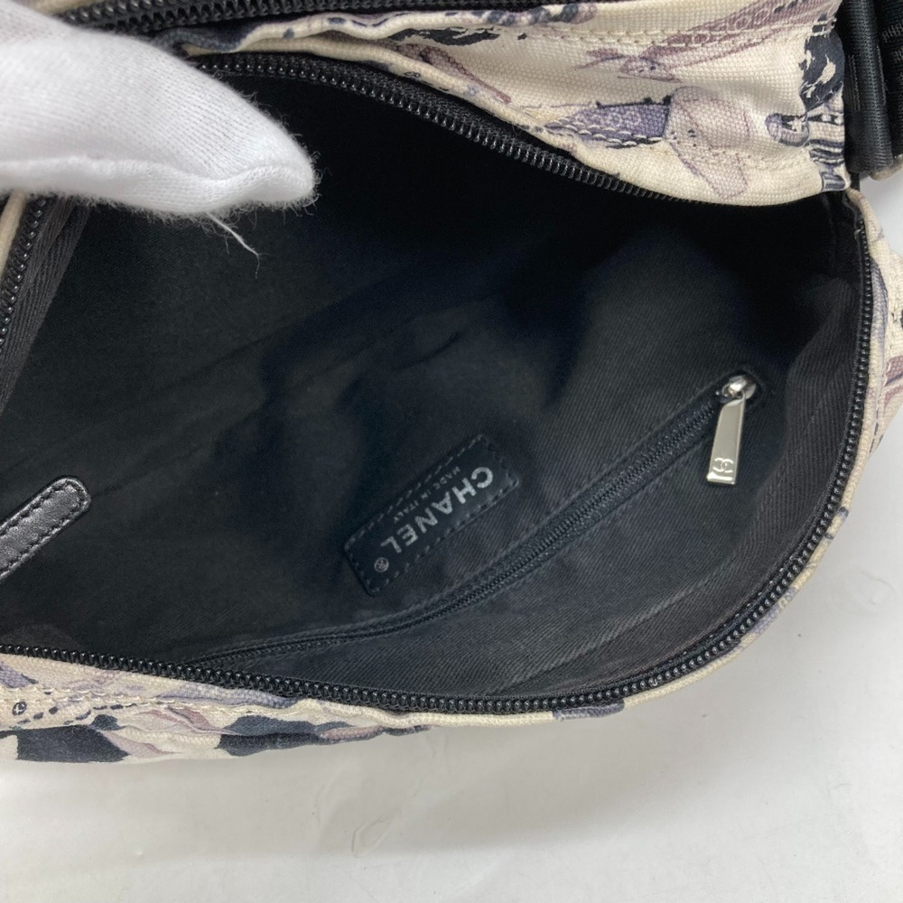 CHANEL Black Pochette Shoulder Bag - Picture 13 of 16